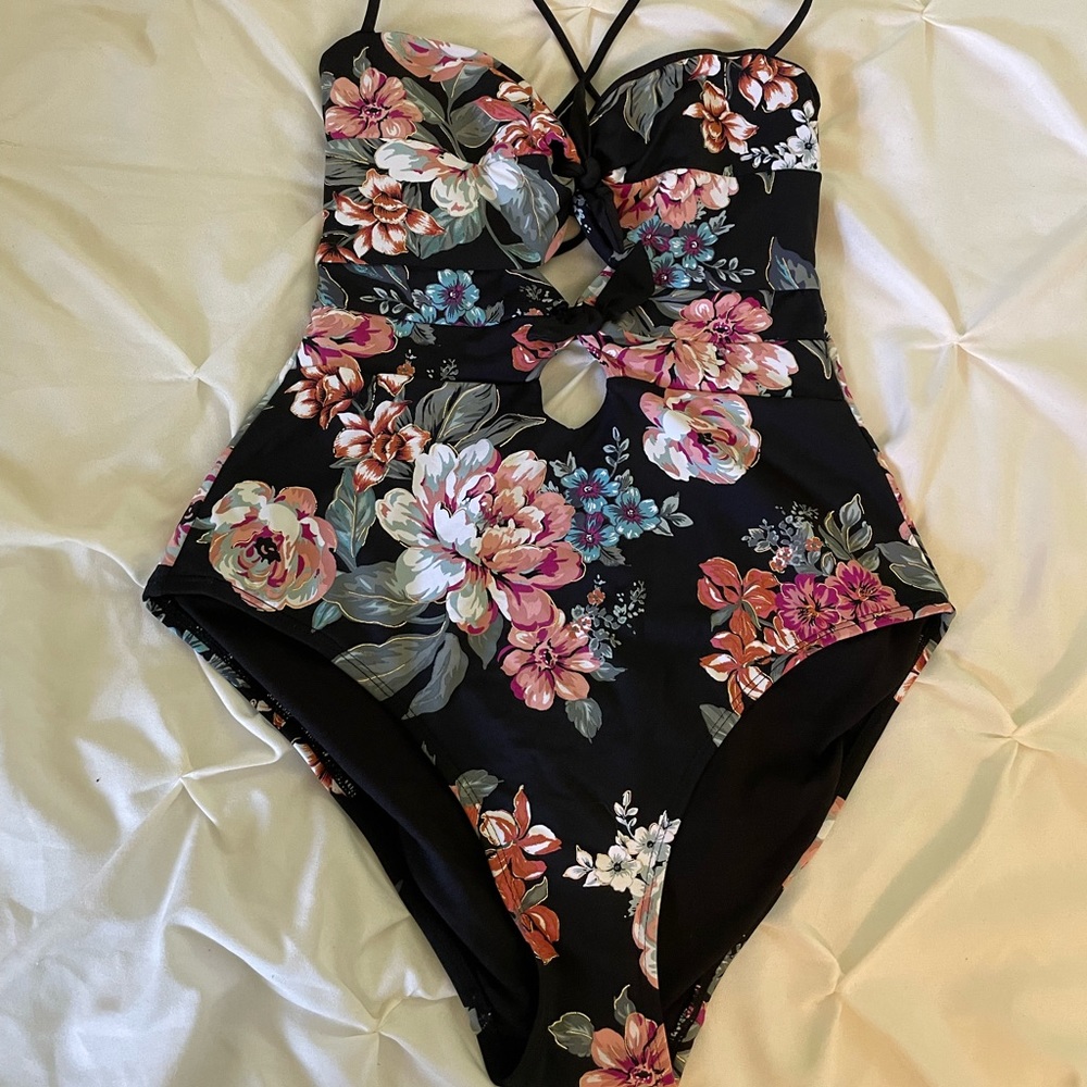 Black swimming suit with flowers - M - New - Time and Tru